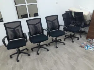 كراسي و طاولة اجتماعات