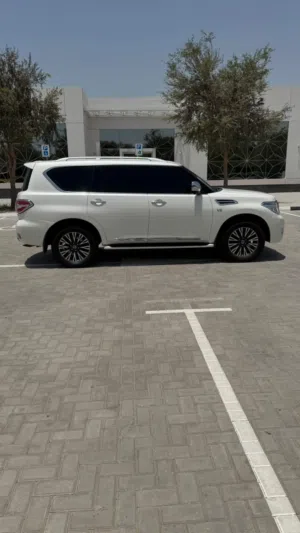 نيسان باترول مكينة صغيرة مكانة في عجمان