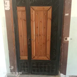 شقة بسعر ممتاز سكن او استمار في سوق الجمعه باب تاجوراء عمارات التركيب دور رابع 250 الف مع عمولة مكتب