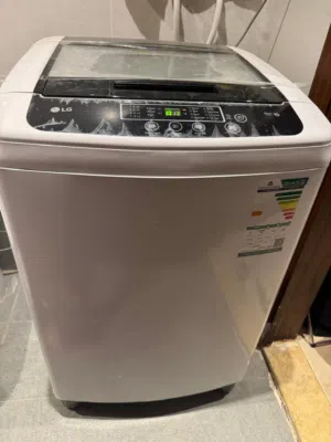 غسالة ملابس lg استعمال شهر  الرجاء عدم البخس بالسعر