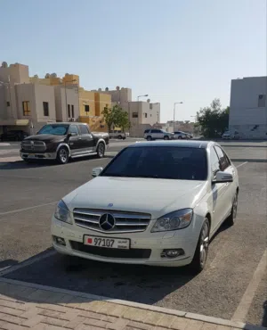 للبيع مرسيدس ابيض موديل 2009