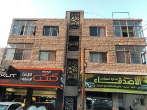 عماره تجاريه بموقع مميز اربد شارع بغداد مقابل البنك الراجحي