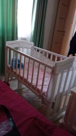 تخت بيبي  ابيض