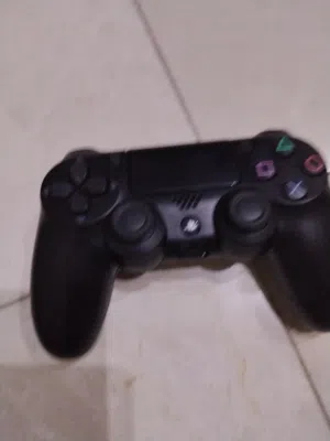 بلايستيشن 4 مستعمل قليل للبيع