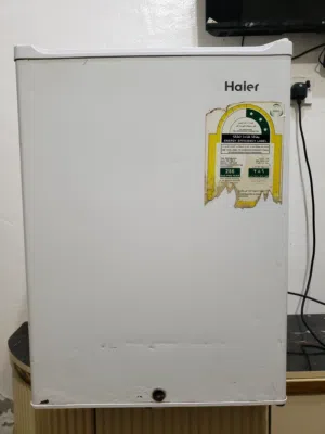 ثلاجة Haier (هاير) صغيرة – لُقطة! اقتصادية جداً ومثالية للغرف والمكاتب والعيادات