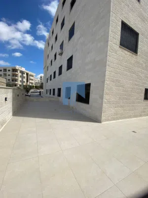 شقة فاخرة للبيع في ضاحية النخيل - خلف مطعم النخيل 175م مع ترسات 220م لم تسكن بسعر مغري