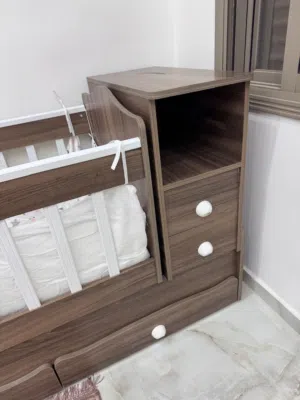 سرير اطفال خشب لاتيه ممتاز