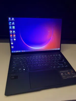 ASUS Zenbook 14 OLED (Ultra 9) شبه جديد مع ملحقاته واستخدام خفيف