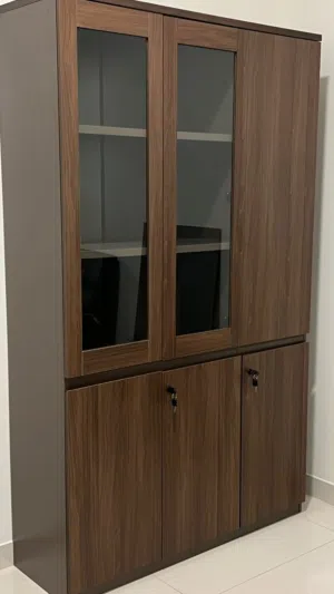 بيع عاجل  أثاث مكتب كامل بحالة ممتازة –