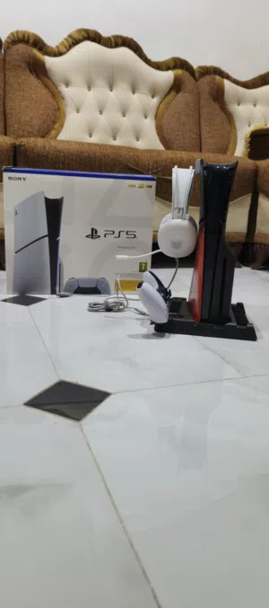 بلي فايف سلم مستعمل 1TB نظيف 99٪ كامل الملحقات مع سماعه وقاعده كفر سبايدر مان السعر: 875 وبي مجال ق