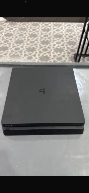 سوني 4 مع قيرين نضيفة مانفتحت من قبل .