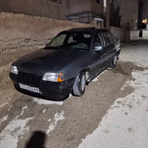 سيارة اوبل كاديت للبيع موديل 86 ماتور 1300cc قطّارة عالمشي بالصلاة على النبي.. قير 4 غيار السيارة جن