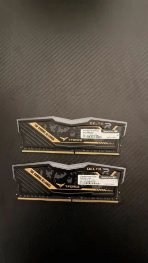 للبيع رامات DDR4 16GB قابل للتفاوض