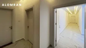 شقة للإيجار طريق الشوك – 3 غرف نوم، 3 حمامات، غرفة استقبال، بلكونة، مصعد، موقف سيارات
