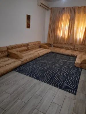 جلسة أرضية مستعملة