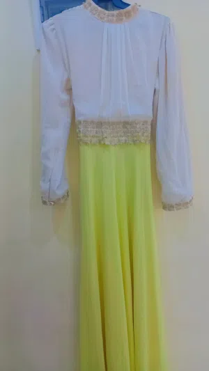 للبيع الوحد خمسة دنانير