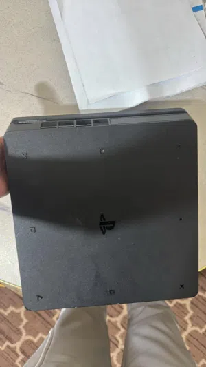 بلي 4 مستعمل فتره بسيطه مهكر علي جميع الاعاب وفي عادي مع دسكين فيفا 23 وجي تي اي 5 بسعر طري بس 600