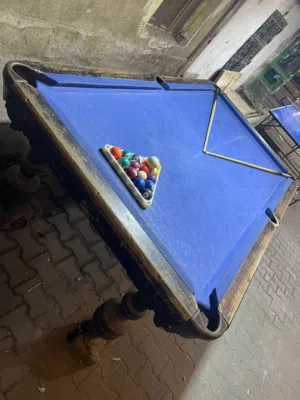 للبيع ترابيزة بلياردو 8 قدم استعمال خفيف جدًا – بحالة ممتازة مصنوعة من خشب زان تقيل ورخامة متينة