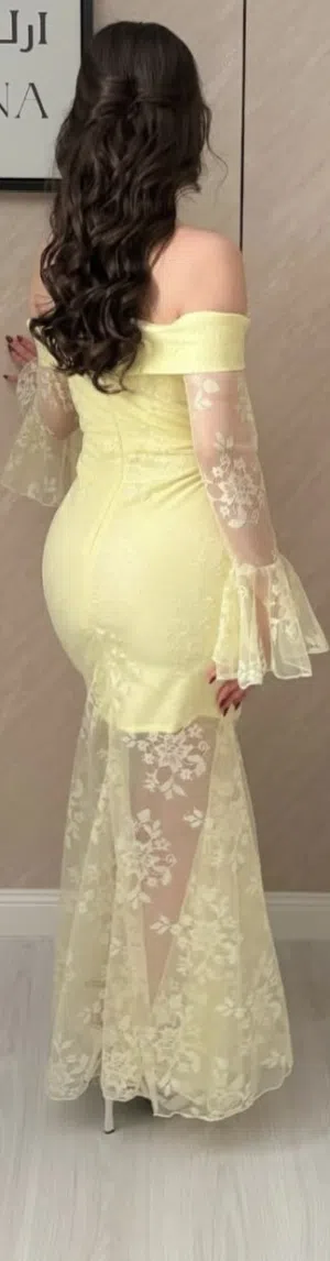 فستان للبيع استخدام مره واحده فقط نظيف جداً ياخذ شكل الجسم