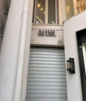 لدينا محل الايجار شارع جرابه ع طريق الرئيسي يوجد حمام ومكيف العمولة ربع القيمه أرخص عموله اقل نسبه