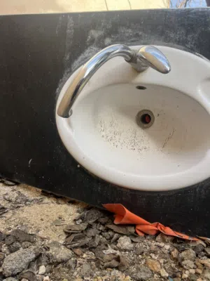 مغسلهً مع الغرانيت جلاكسي مع بطاريه ايطالي شغاله نوع فلوري بسعر ممتاز القياس 110*65