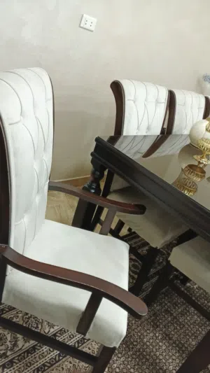 طاولة سفرة بحالة ممتازة