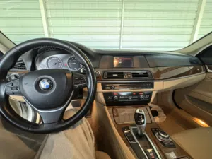للبيع بي ام 520i