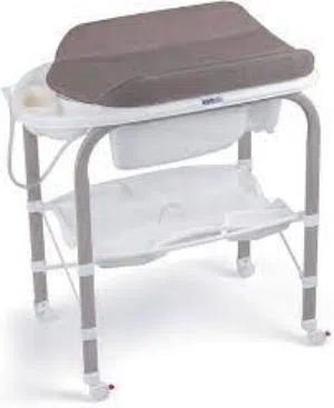 طاولة الغيار مع البانيو الخاص فيها من ماركة CAM  متحرك ب رفين