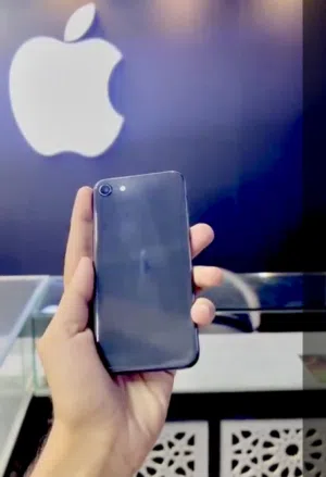 Apple iPhone SE 64 GB in Tripoli