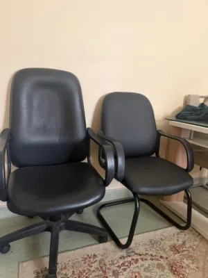 OFFICE CHAIRS IN EXCELLENT CONDITION