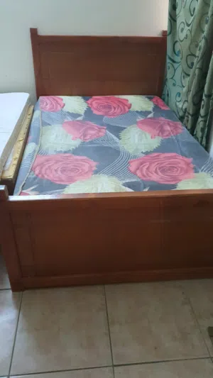 سرير شبه جديد