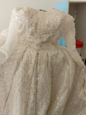 للبيع فستان مستخدم مره واحده