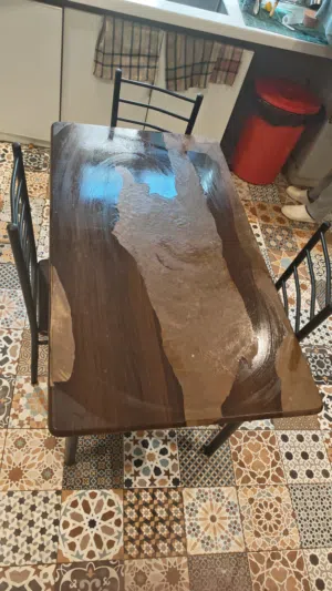 سياكل وطاوله و 4 كراسي وكرسياسترخاء