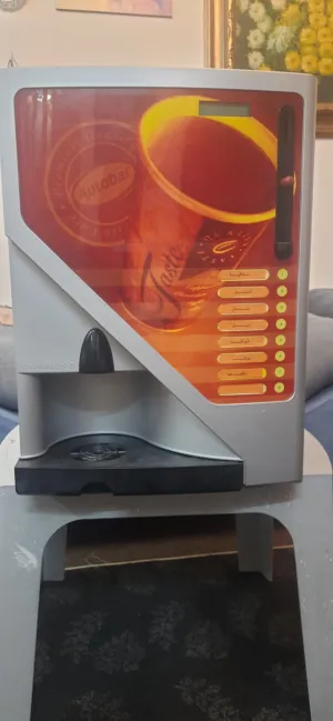 ماكنة نسكفيه إيطاليه بحالة ممتازه للبيع