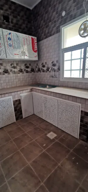 100 m2 2 Bedrooms Apartments for Rent in Al Batinah Sohar
