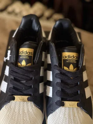 حذاء adidas superstar اصلي جديد صناعه اندونيسي 39.5”