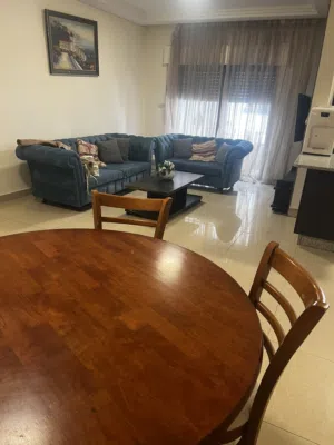 شقة مفروشة للبيع 93 متر قرب كوزمو السابع  شقة للاستثمار مجددة وموقع مميز من المالك مباشرة