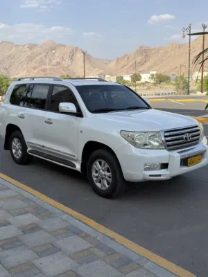 Used Toyota Land Cruiser in Al Dakhiliya