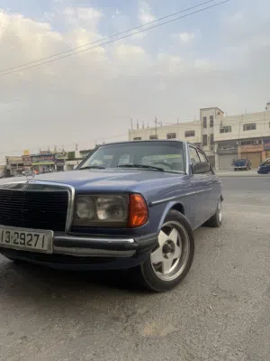 سيارة مرسيدس لف للبيع موديل  1978 للبيع منتهي ترخيص من شهر 12 عليها موتور 1jعادي مش تيربو