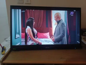 شاشه وطرابيزة