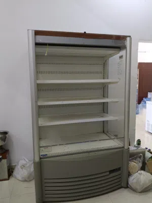 ثلاجة عرض للمحلات شغاله وتبريد ممتاز