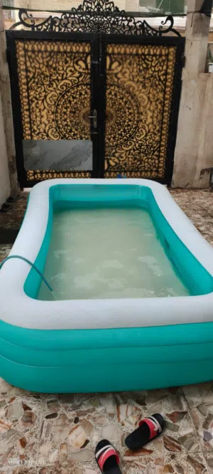 مسبح نفخ حجم كبير و طويل
