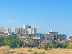 ارض للبيع ف الجفينة-تاجوراء مسوره بالكامل وبيها غرفه غير مشطبه