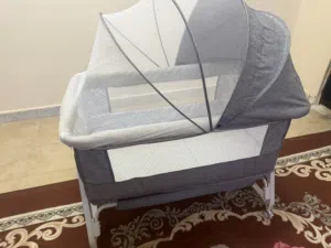 Baby bassinet/ crib