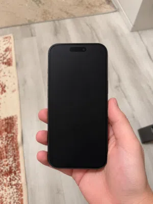 للبيع iPhone 16 حالة ممتاز – أسود