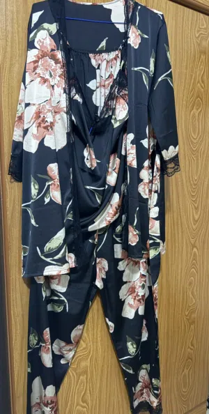 طقم ملابس نوم ناعم وأنيق