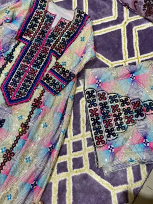 لبس مطرز مع الشيله