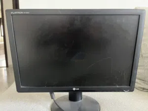 شاشه LG مستعمل للبيع استعمال خفيف