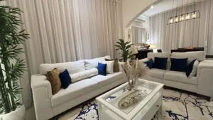 كنب وطاولة طعام للبيع