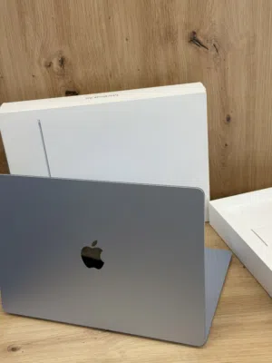 MacBook Air 2025. M4-Chip. 16 RAM. 512 SSD. 15.3-inch